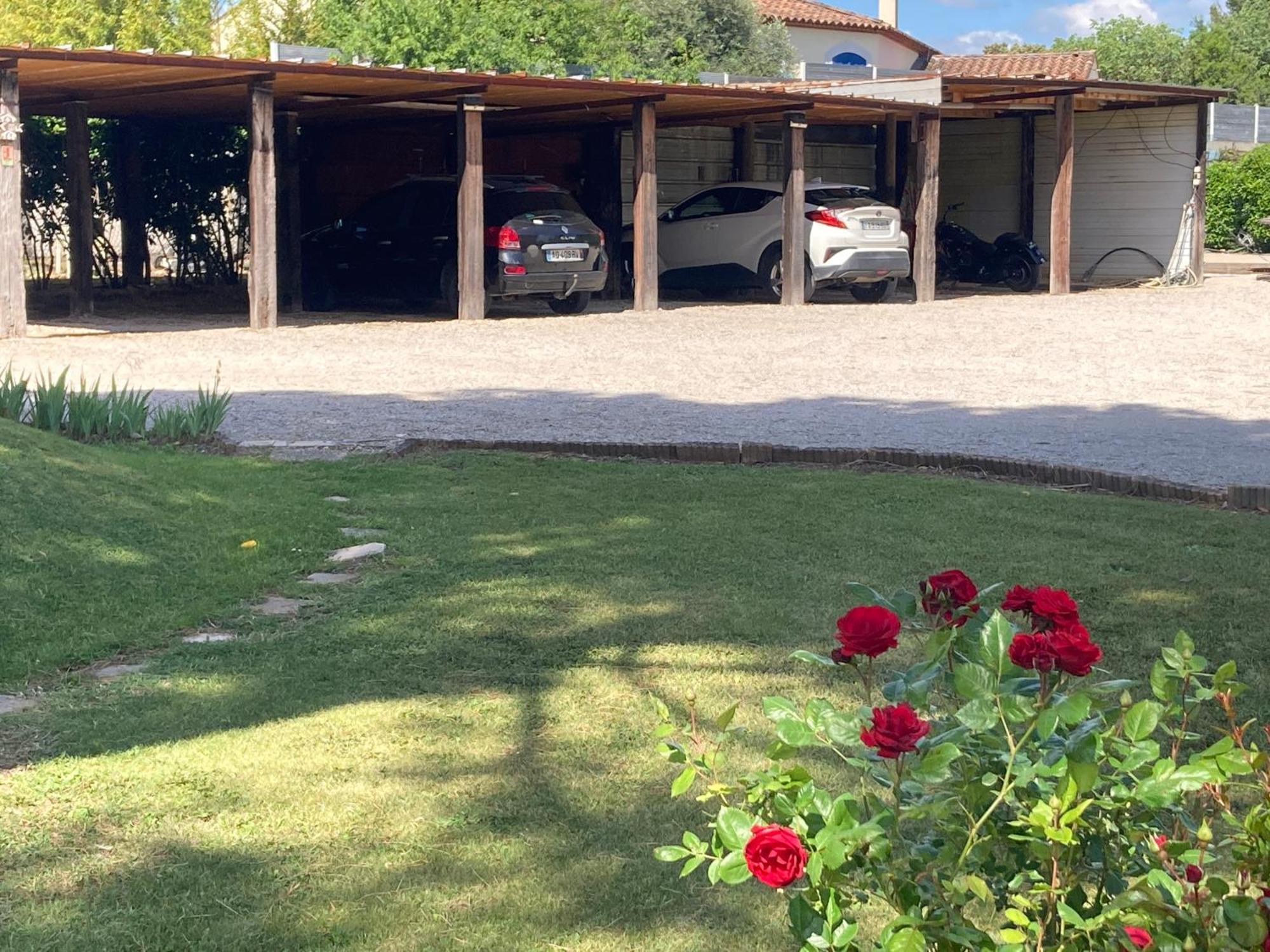 Les Bougainvillees De Camargue Villetelle Exteriör bild