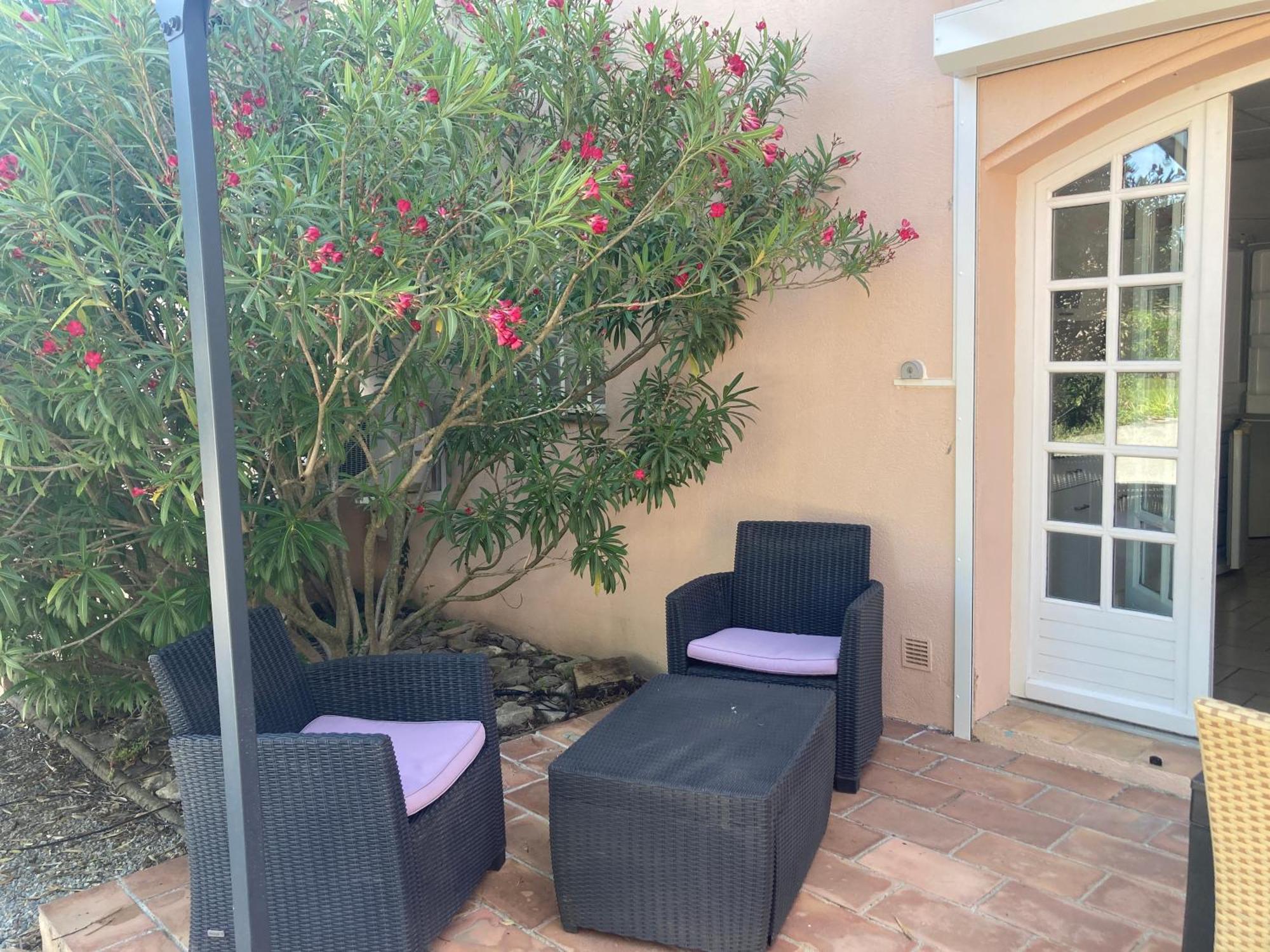 Les Bougainvillees De Camargue Villetelle Rum bild
