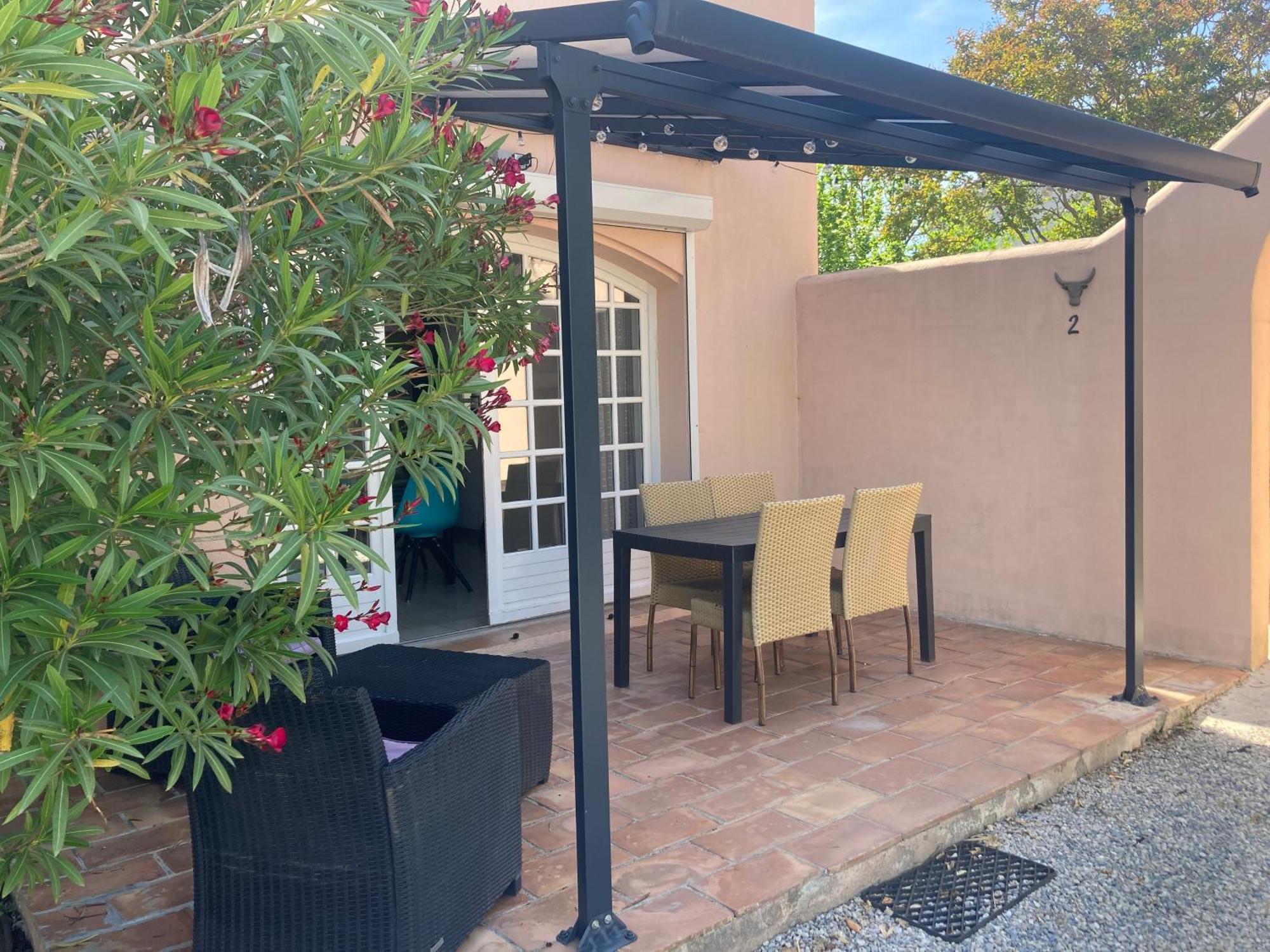 Les Bougainvillees De Camargue Villetelle Rum bild