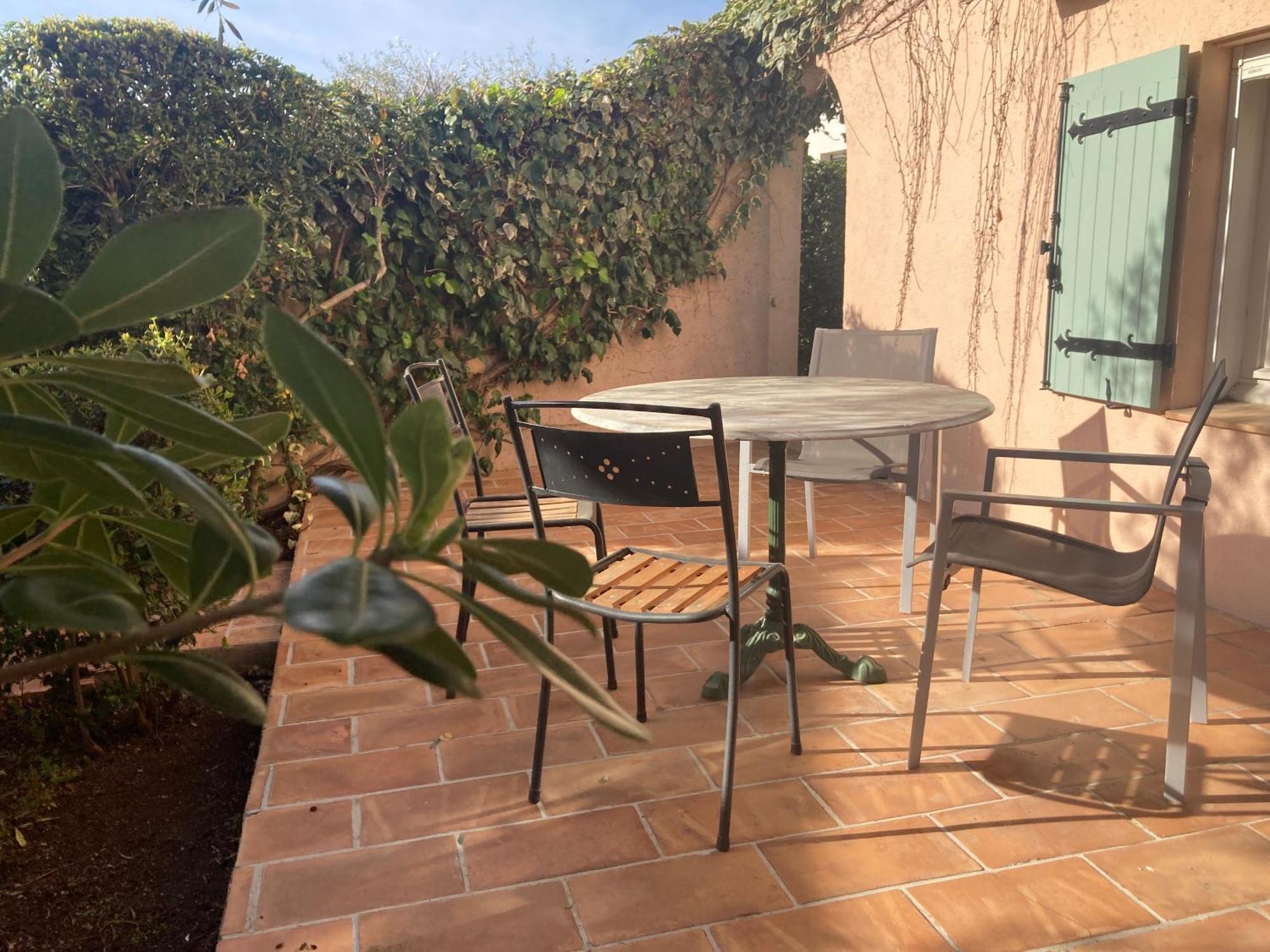 Les Bougainvillees De Camargue Villetelle Rum bild