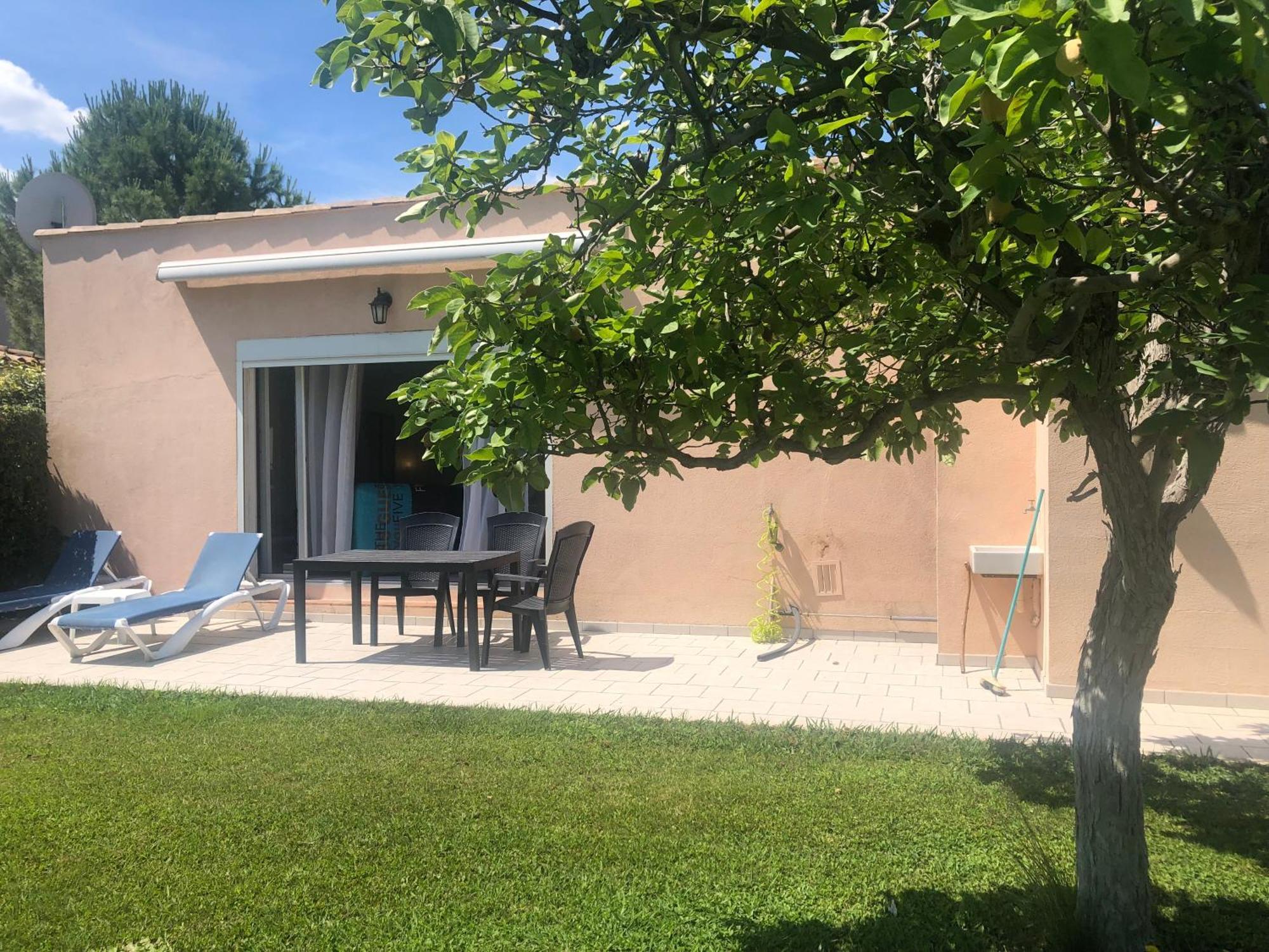 Les Bougainvillees De Camargue Villetelle Rum bild